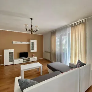  Apartment Mira