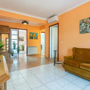  Apartment Virna